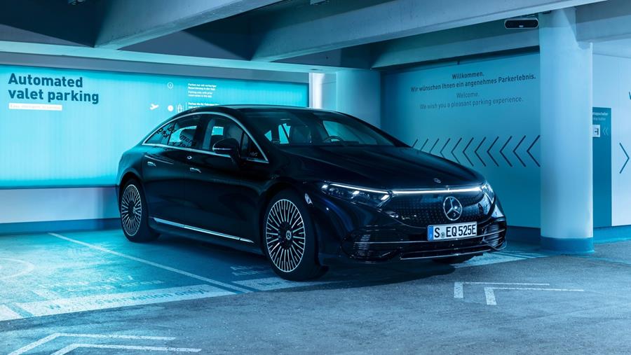 Le système de stationnement sans conducteur de Mercedes et Bosch est homologué pour un usage commercial