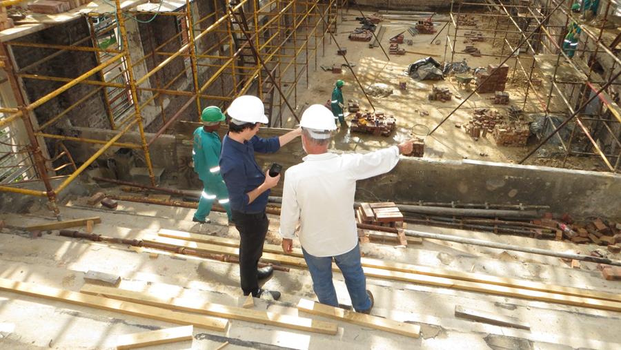 La pénurie de personnes hautement qualifiées s'intensifie et les formations supérieures en construction sont toujours délaissées