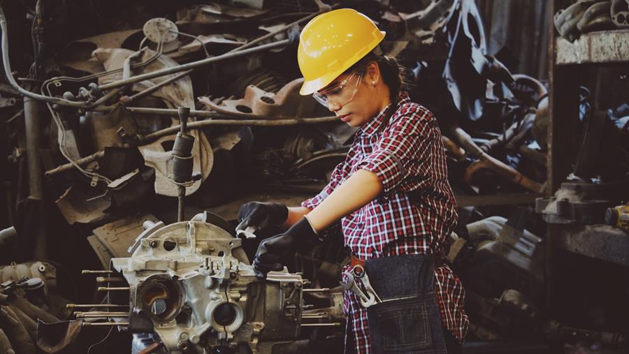 Près d'un quart de femmes en plus dans le secteur de la construction en cinq ans