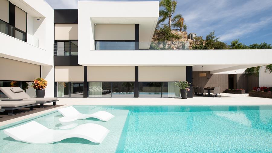 Luxueuse villa de vacances avec vue imprenable et climat intérieur agréable