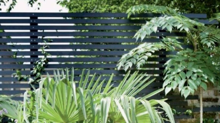 Comment poser une clôture en panneaux?