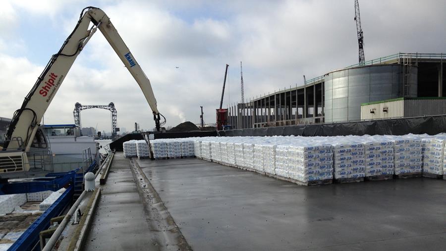 L'AVENIR EST AU TRANSPORT DE PALETTES SUR L'EAU