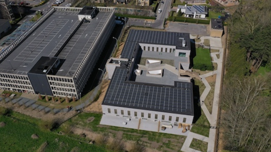 Ziekenhuis AZ Sint-Lucas in Brugge wekt eigen stroom op met HIT KURO-zonnepanelen